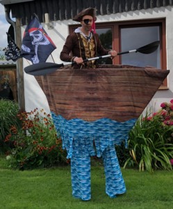 Walking-Act Piratenboot
